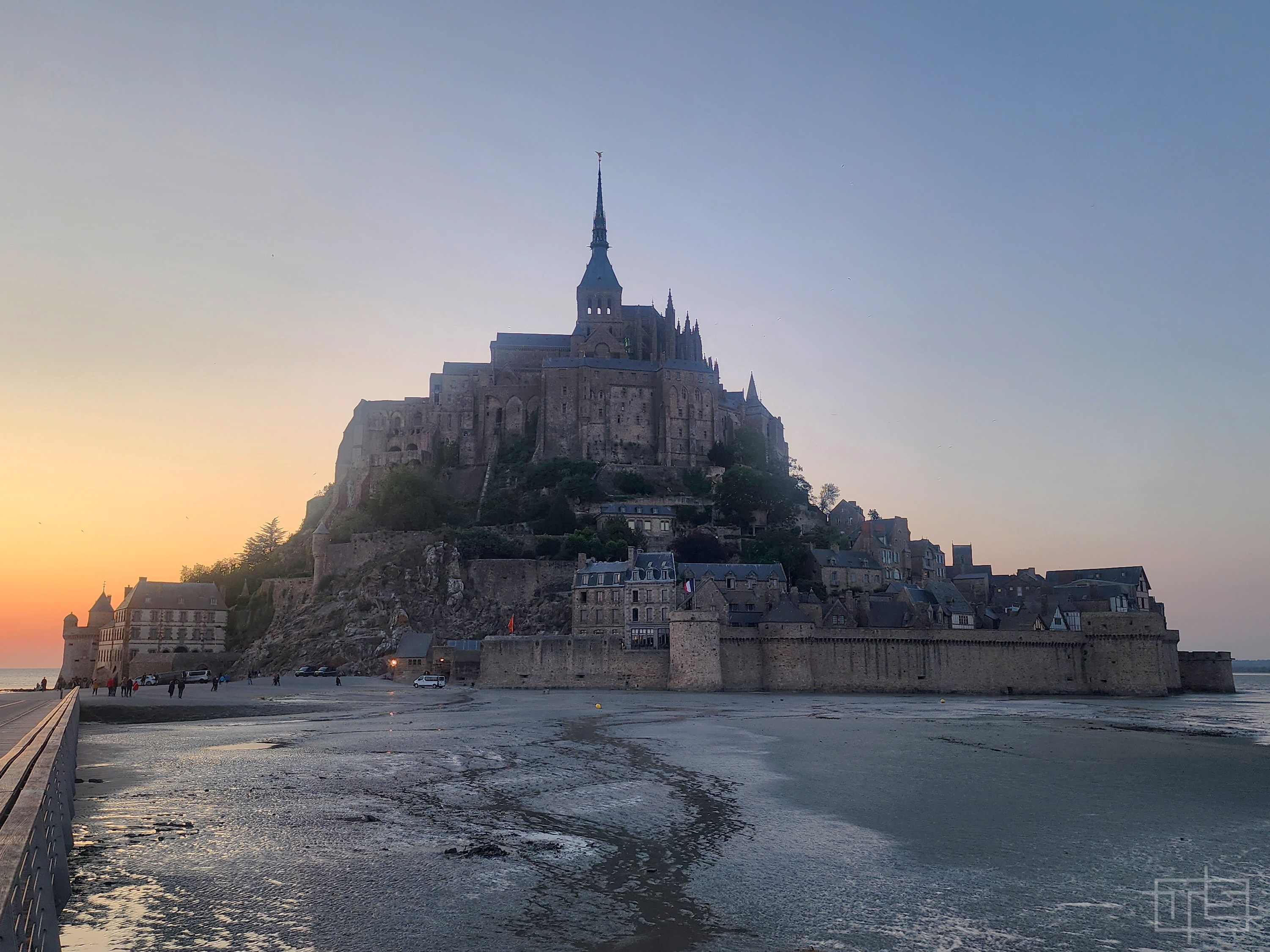 20230604_220833_MontStMichelProc2